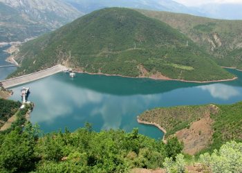 E rëndë/ Një 16-vjeçar mbytet në liqen në Kukës, nuk është gjetur ende trupi i tij