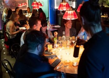 Baret dhe restorantet janë…/ Në vendin ku duket se koronavirusi nuk ka ekzistuar kurrë