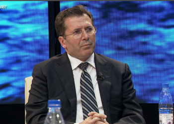 ‘Përçarja’ e opozitës parlamentare/ Mediu ankohet: Nuk e dinë se çfarë kanë firmosur!