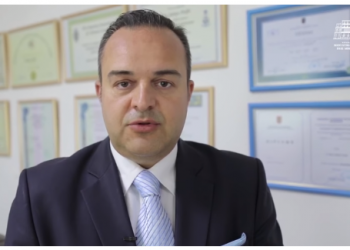 “Jo vetëm bluzat e bardha edhe qytetarët duhet të luftojnë me virusin”/ Apeli i mjekut: COVID, ende në qarkullim
