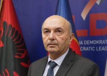 Isa Mustafa sulmon dy analistët e huaj: Nuk shkohet në dialog me logjikën e tyre