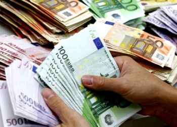 Banka e Shqipërisë/“Cash”-jashtë sistemit bankar në rekorde historike, merret vendimi për heqjen e komisioneve të transfertës