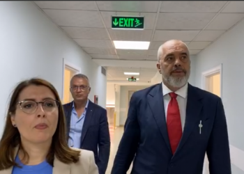 Rama viziton spitalin “Covid 4”: Virusi nuk ka ikur, nëse do të ketë valë të dytë jemi gati; Manastirliu: Ka 100 shtretër, 50 me oksigjen