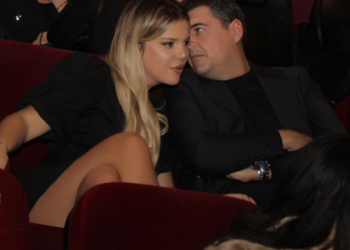 Rezarta Shkurta poston foton seksi me bikini dhe tregon sherrin me bashkëshortin: E dini pse nuk qesh asnjëherë