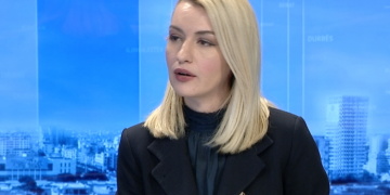 “Oficerë sigurie edhe në shkollat 9-vjeçare”/ Zv.ministrja e Brendshme: Rojet do kalojnë në “vetting”