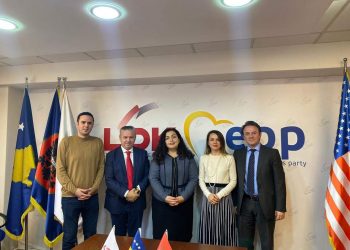 “Edhe unë e kam kaluar në kurriz si ju”, Rudina Hajdari i del në krah Vjosa Osmanit: Burrat urrejnë mendimin ndryshe