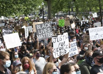Tjetër afro-amerikanë i vrarë nga policia, ndizen më shumë protestat kundër racizmit në SHBA