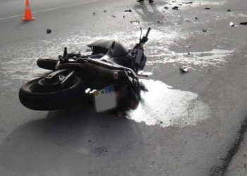 Aksident me motor në Vlorë, 65-vjeçari merr dëmtime të rënda dhe dërgohet me urgjencë në spital