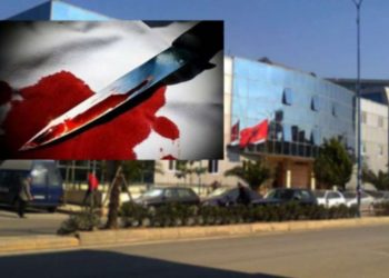 E rëndë/ 49-vjeçari godet veten në fyt me thikë, pas operimit në gjendje kritike për jetën