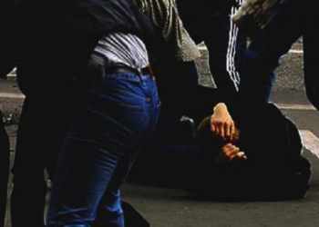 Sherr masiv në Durrës, raportohet për një person të plagosur me thikë