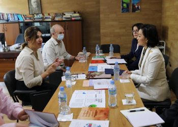 Verifikimi i pastërtisë së figurës së zyrtarëve të lartë, ambasadorja Yuri Kim vizitë tek Autoriteti i Dosjeve të ish-Sigurimit