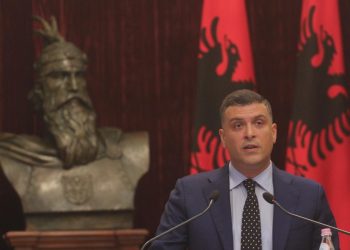 Tedi Blushi përgjigjet për letrën e Ruçit: Presidenti ka respektuar detyrimin kushtetues duke propozuar tre kandidatura mjaft dinjtoze për KLSH