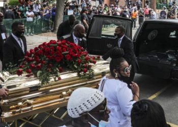 VIDEO/ Mijëra vetë i japin lamtumirën George Floyd: Trashëgimi sesi Amerika e Teksasi iu përgjigjën kësaj tragjedie