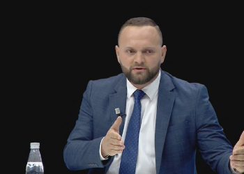 “Do futemi në grevë urie”, parlajmërimi i fortë i deputetit të opozitës: Bllokojmë parlamentin dhe nuk votojmë marrëveshjen PD-PS