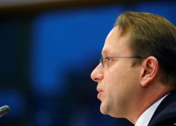 “Zgjedhorja” reagon edhe Komisioneri për Zgjerimin: Mos e humbisni këtë moment, palët të gjejnë marrëveshje