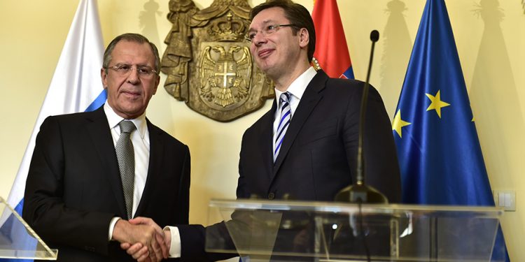 Beograd, 4. decembra 2015. - Premijer Aleksandar Vucic i sef ruske diplomatije Sergej Lavrov zadovoljni su razvojem medjusobnih odnosa, najavljuju jos intenzivniju saradnju, a daans su porucili i da su pri kraju dogovori o poseti ruskog Dmitrija Medredeva Beogradu, sto se planira za prvu polovinu naredne godine.  FOTO TANJUG/ SRDJAN ILIC/ bk