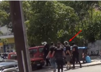 Ngjarje tronditëse/ 45-vjeçari masakron me sëpatë punonjësit e tatim-taksave në Greqi, dy në gjendje kritike për jetën