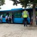 Autobusët nisin punën/ Policia Bashkiake monitoron protokollin e sigurisë, nuk lejohen pasagjerët pa maska