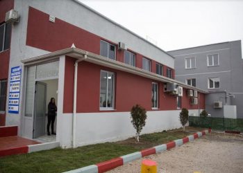 Koronavirusi/ Shtohet numri i të prekurve në Maternitetin e Elbasanit