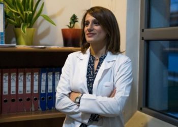 “U shërova pas 30 ditëve”, mjekja shqiptare rrëfen përballjen me COVID-19: U shfaqën sëmundje që nuk i kisha më parë, as ballkonin nuk e shikoja