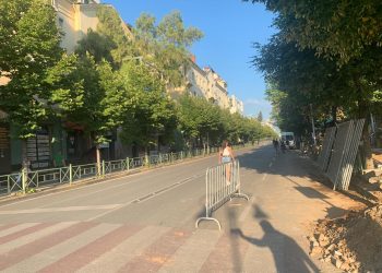 FOTOT / Bashkia e Tiranës ndërhyn për rehabilitimin e rrugës së “Durrësit”