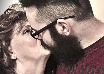 E njohu në funeralin e djalit të saj, martohet me gruan 53 vite më të madhe