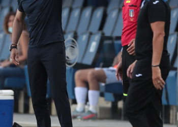 VIDEO/ Sinisha del në origjinë kundër Gasperinit: “Fol me futbollistët e tu, mos më ça k…in”