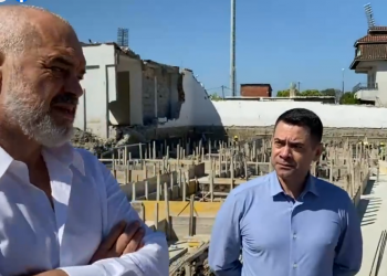 VIDEO/ Rama inspekton rindërtimin e shkollës në Kavajë që u shemb nga tërmeti: Më shumë mjedise për institucionin