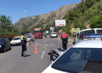 Aksident i rëndë në aksin Lezhë-Shëngjin/ Përplasen dy makina dhe një motor, tre të plagosur