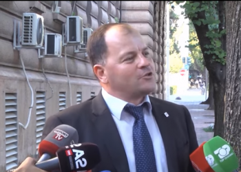 “Zgjedhorja” drejt miratimit, edhe dy deputetë të tjerë “tradhtojnë” opozitën parlamentare