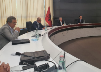 Debati në Këshillin Politik/ Opozita insiston: Konsensus për hapjen e listave 100%, Gjiknuri refuzon