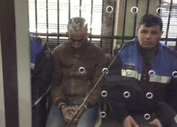 Vrau shokun me çekiç, i copëtoi trupin dhe e futi në valixhe, prokuroria kërkon burg të përjetshëm për 36-vjeçarin