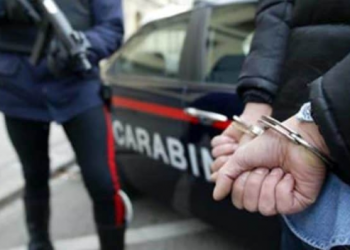 Tentuan të vidhnin një apartament, bien në pranga dy shqiptarë në Itali