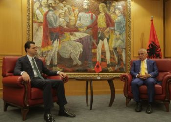 “Meta tall tr**in, ti bën si kryeministër”, Hila tallet keq me Bashën: S’të merr njeri seriozisht o i bukuri dheut