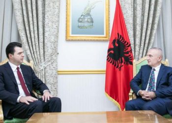 Basha mbërrin në presidencë për takimin me Metën, i shoqëruar nga Gazment Bardhi