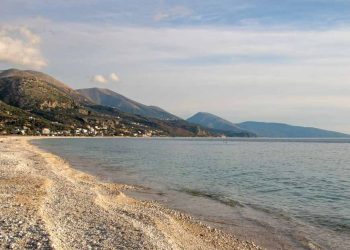 Rrezikon të mbytet në plazhin e Borshit/ 40-vjeçari humb jetën rrugës për në spital