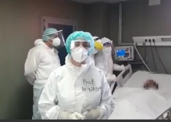 Najada Çomo flet pranë të sëmurit rëndë: Mos na përbaltni, Covidi nuk është gënjeshtër