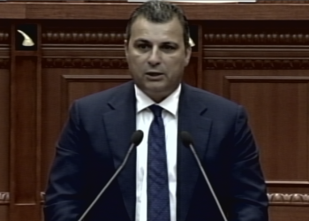 “Rrezikojmë rritjen e kredive të këqija”, Gent Sejko paralajmëron nga Kuvendi: Ekonomia shqiptare në vështirësi