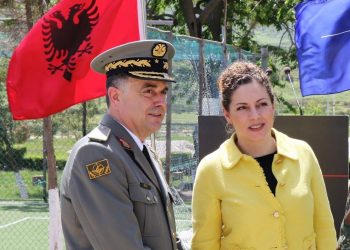 Grada e lartë si Gjeneral-Major, Xhaçka uron Bajram Begën: Struktura e drejtuar prej tij, një nga shtyllat e modernizimit të FA