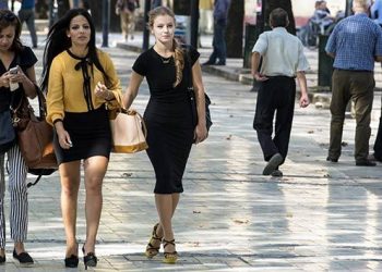Statistikat e INSTAT/ Gratë në Shqipëri lindin fëmijë më pak se sa duan