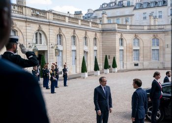 Dy orë “kokë më kokë” me Macron, Hoti zbardh takimin e Parisit: Çfarë bisedova me presidentin francez