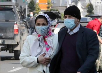 Presidenti i Iranit jep alarmin: 25 milionë njerëz në vend janë infektuar nga COVID-19, 35 milionë të tjerë në rrezik