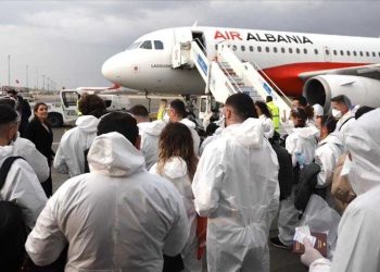 Italia ‘kthen nderin’/ Niset për në Shqipëri task forca me 7 specialistë për luftën ndaj COVID! Dhuratë 500 mijë maska