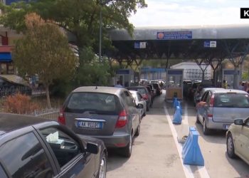 Greqia mbylli kufirin, policia zbulon rregullat e reja: Para se të udhëtoni duhet të plotësoni online formularin PFL