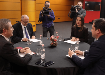 Materiali audio nga Këshilli Politik/ Paqartësia e PD, modeli i Letonisë dhe ndryshimi disa herë i qëndrimeve