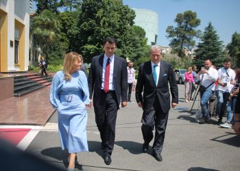 Pasi bojkotoi tryezën, opozita kërcënon me e-mail: Rama po shkatërron marrëveshjen, do ketë pasoja për stabilitetin