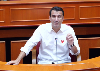 “Urimet s’bëhen me duart bosh”/ Veliaj: Shpërblim për lojtarët dhe stafin e Tiranës pas fitimit të kampionatit