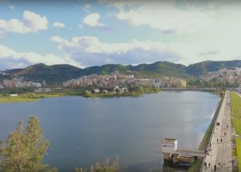 Tiranë/ Po lahej në Liqenin Artificial, shpëtohet nga mbytja 65-vjeçari