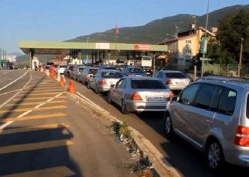 Kapen me 25 mijë paund të padeklaruara, dy shtetas kosovarë arrestohen në Përmet (Emrat)