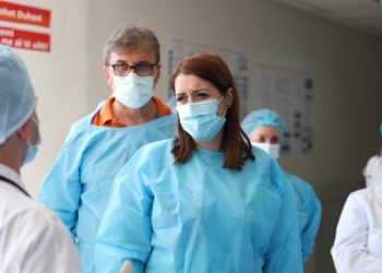 COVID-19/ Manastirliu inspekton spitalin e Vlorës: Përgatitemi për çdo situatë, brenda vitit do të kemi reanimacion të ri